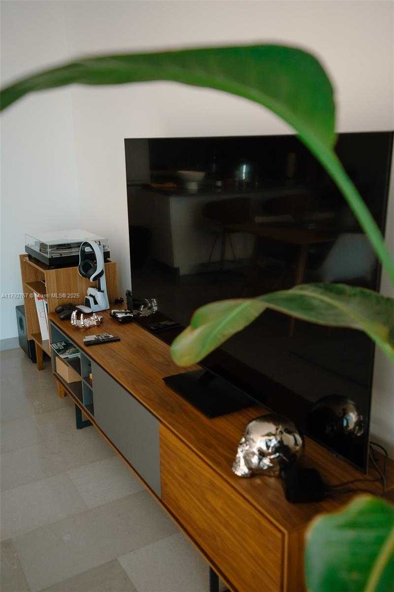 Small Image of 68 SOUTH EAST 6TH ST #1204, Miami Number 20