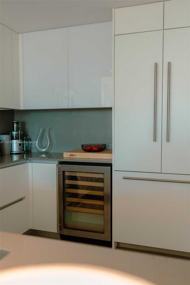 Small Image of 68 SOUTH EAST 6TH ST #1204, Miami Number 22