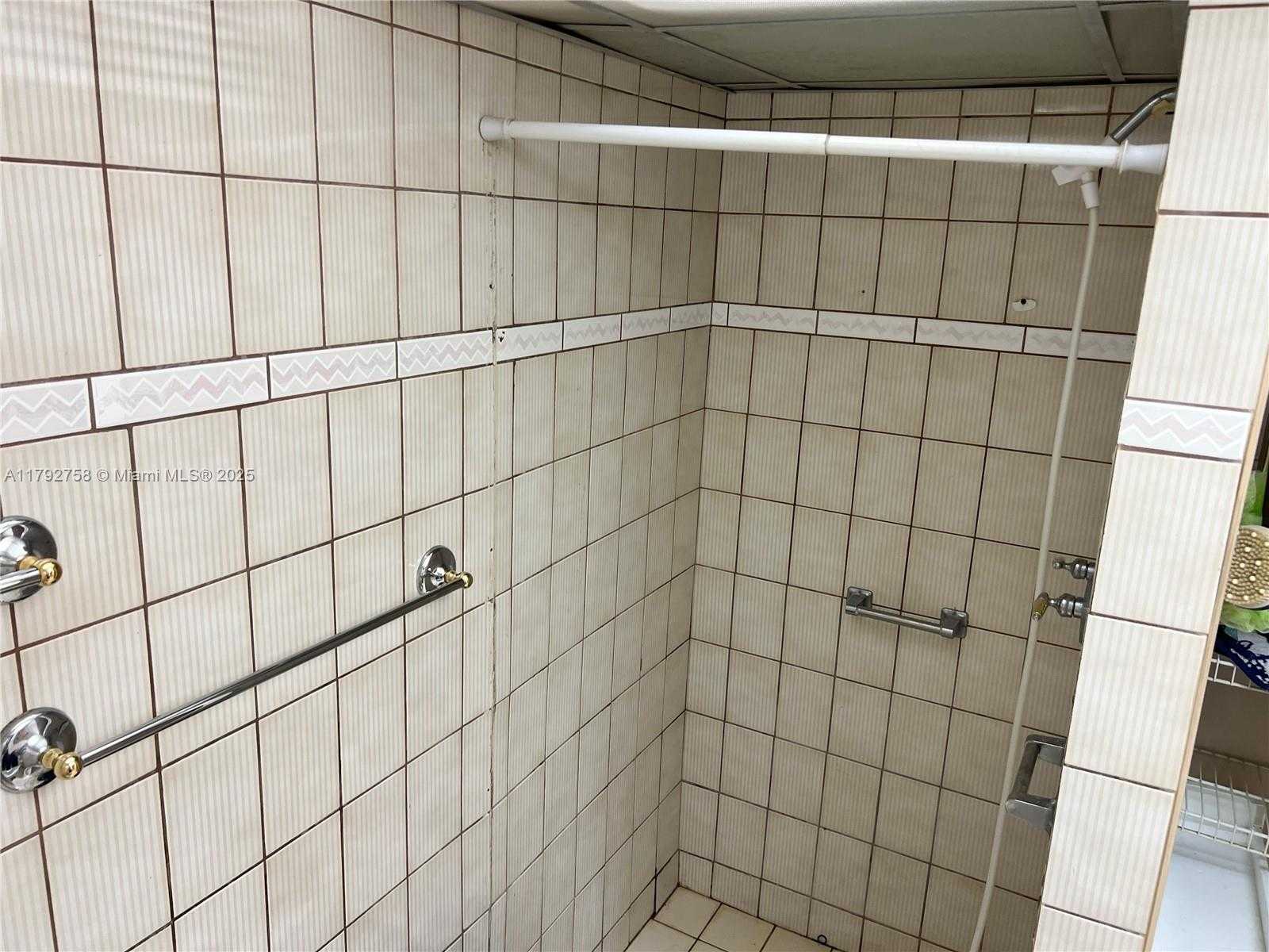 Small Image of 5005 COLLINS AVE #214, Miami Beach Number 14