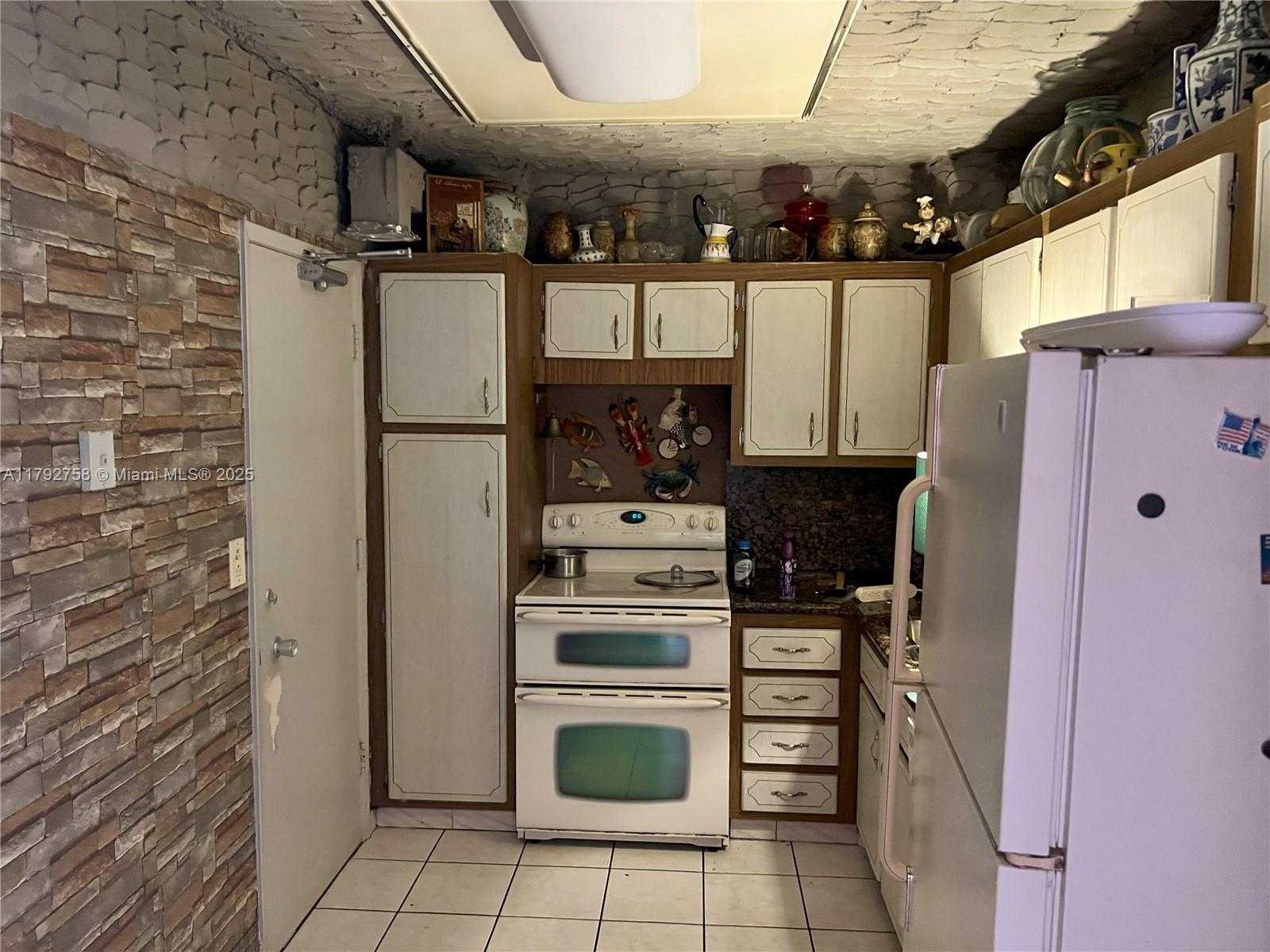 Small Image of 5005 COLLINS AVE #214, Miami Beach Number 16