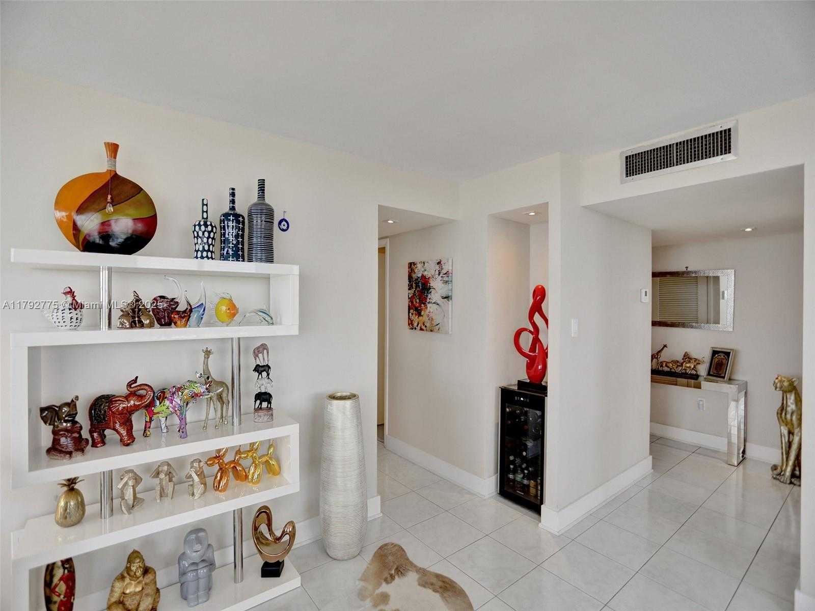 Small Image of 18011 BISCAYNE BLVD #1904, Aventura Number 10