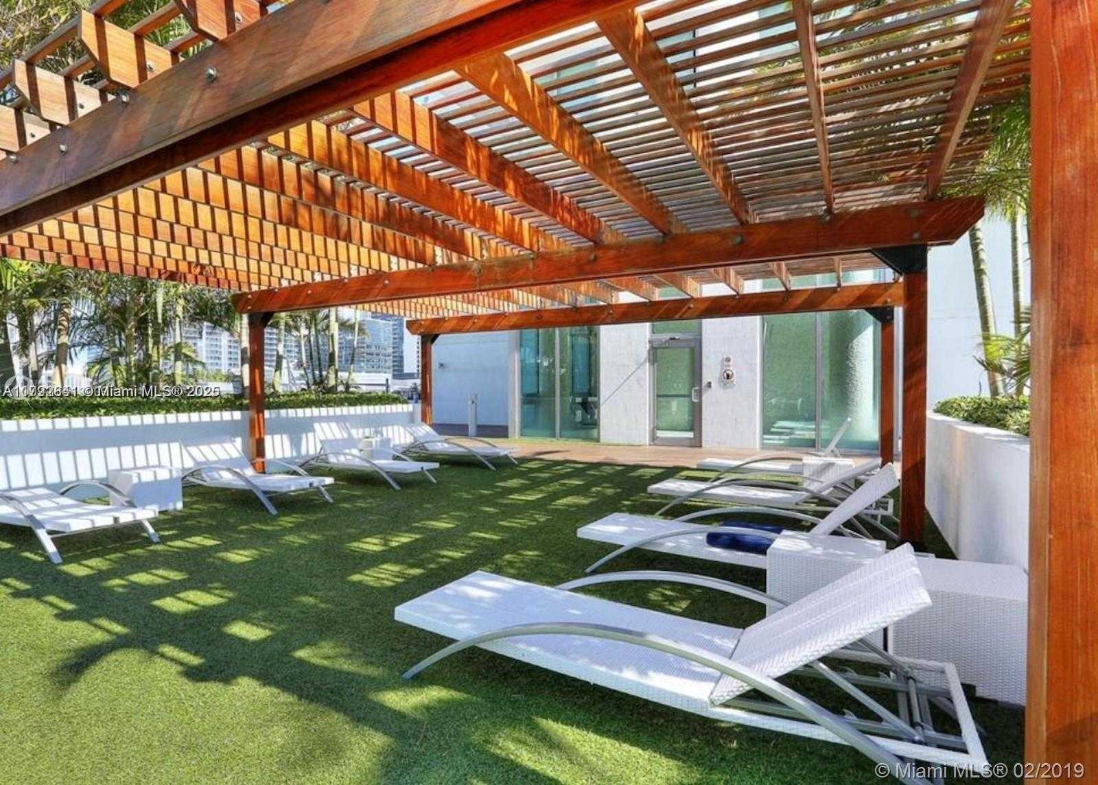 Small Image of 92 NW 3rd St, Miami, FL 33128, USA Number 19