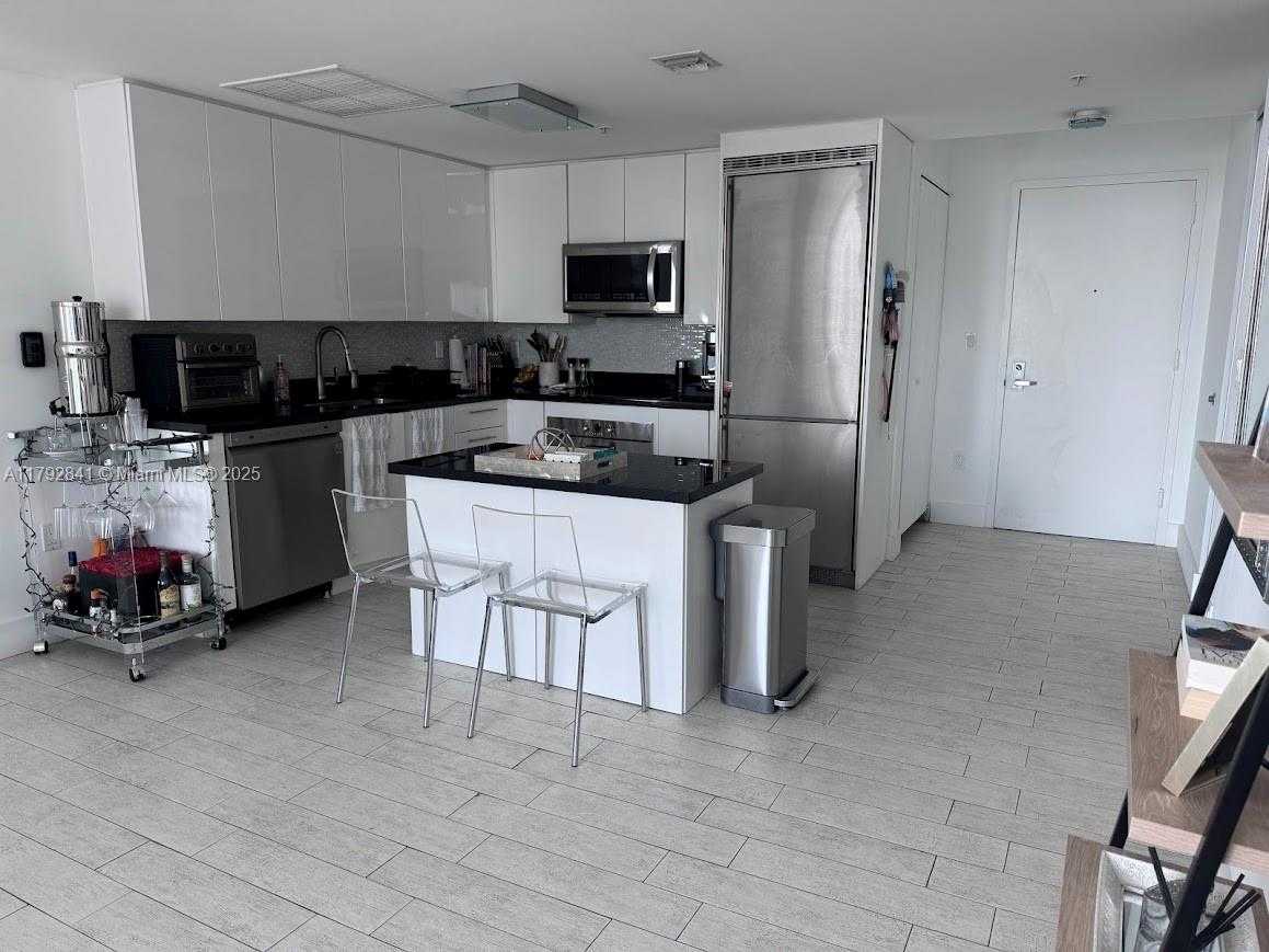Small Image of 92 NW 3rd St, Miami, FL 33128, USA Number 4