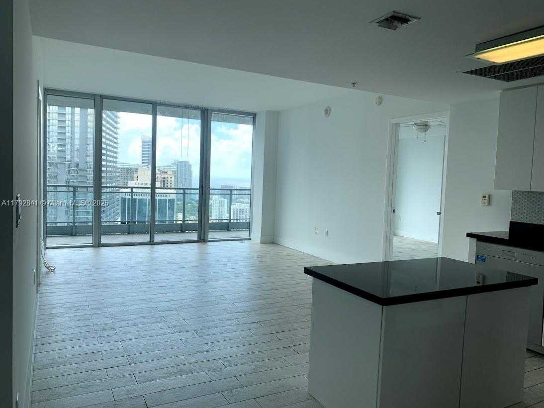 Small Image of 92 NW 3rd St, Miami, FL 33128, USA Number 5