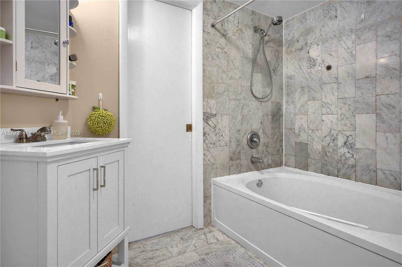 Small Image of 10194 SOUTH WEST 77TH CT, Miami Number 11