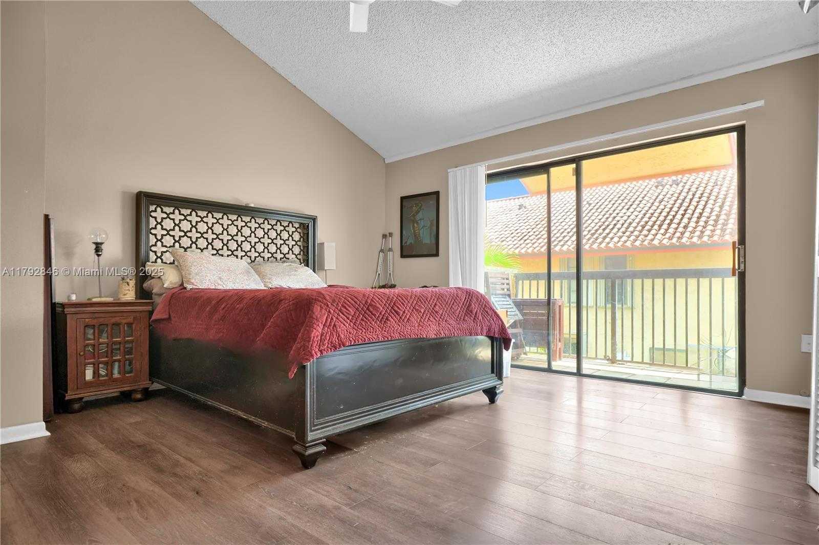 Small Image of 10194 SOUTH WEST 77TH CT, Miami Number 12