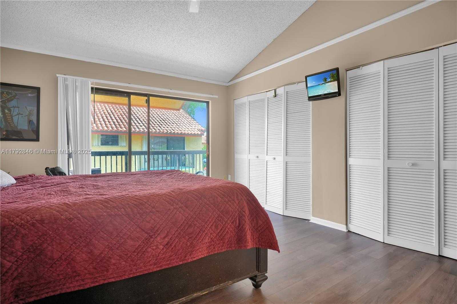Small Image of 10194 SOUTH WEST 77TH CT, Miami Number 13
