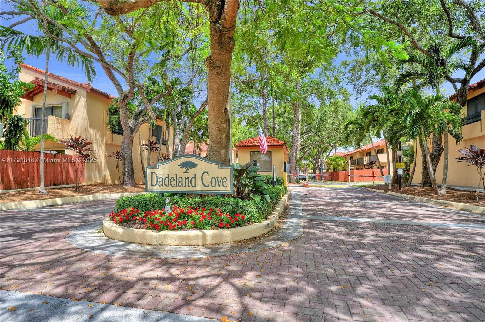 Small Image of 10194 SOUTH WEST 77TH CT, Miami Number 19