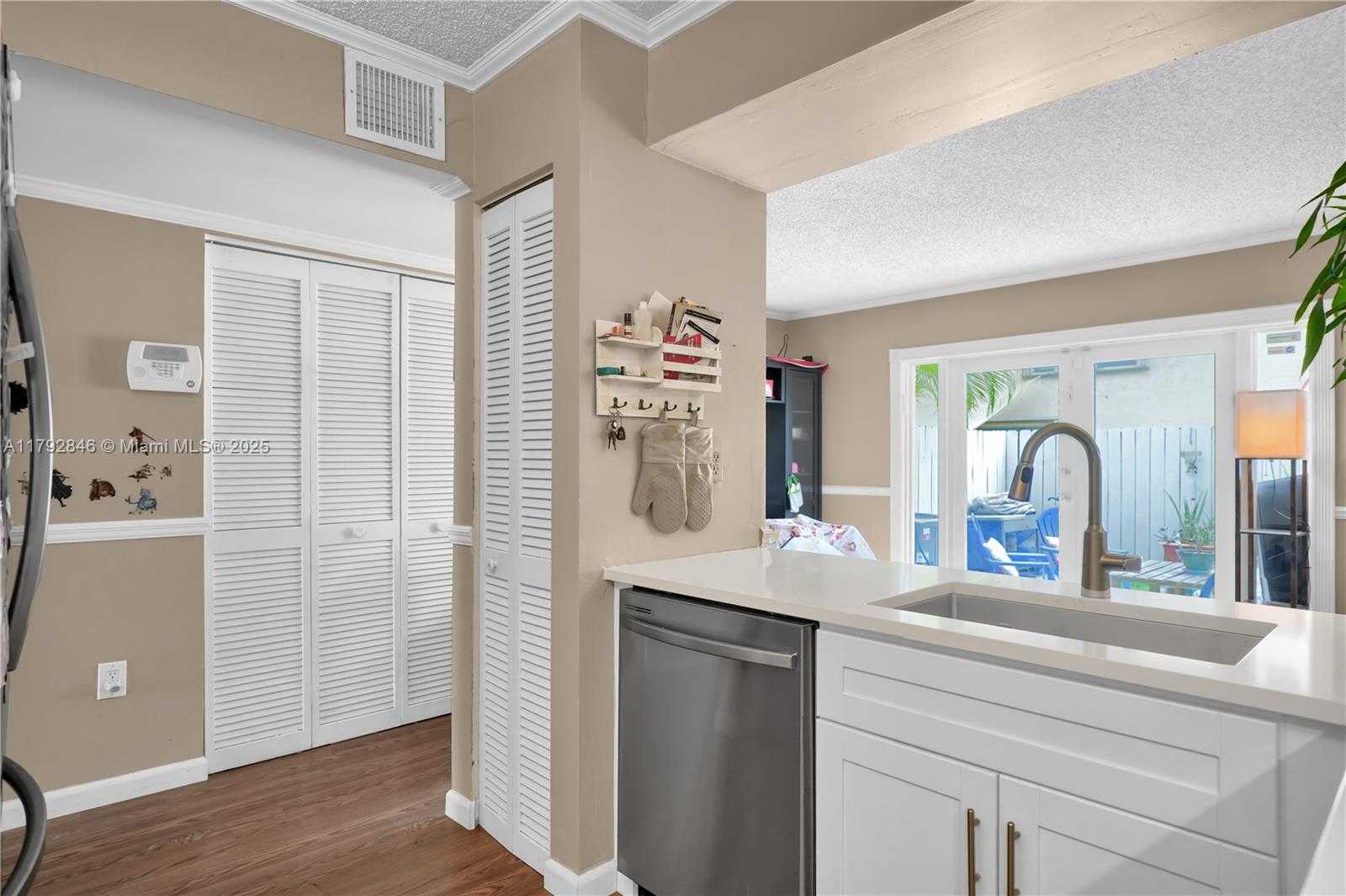 Small Image of 10194 SOUTH WEST 77TH CT, Miami Number 2