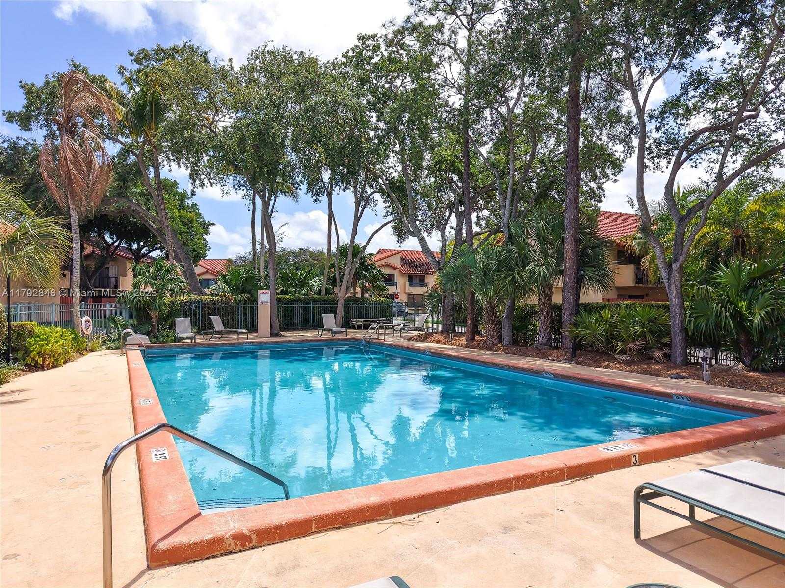 Small Image of 10194 SOUTH WEST 77TH CT, Miami Number 23