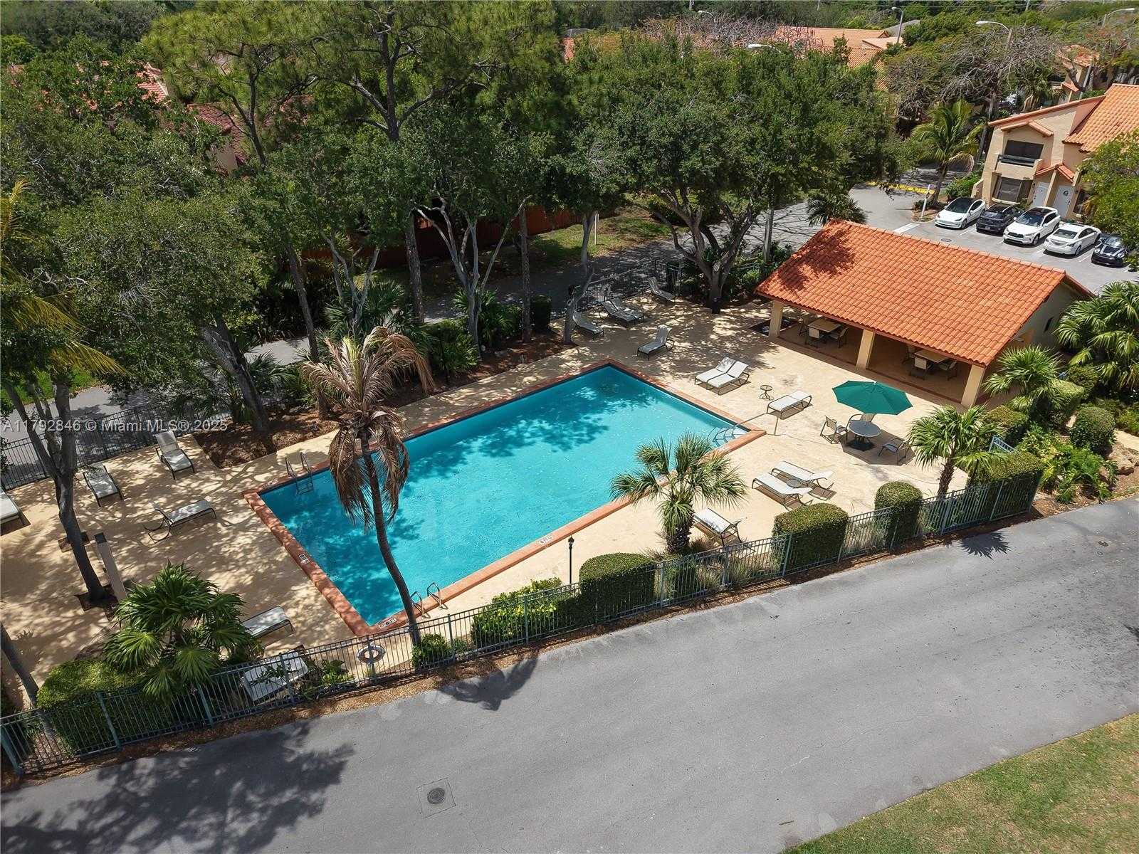 Small Image of 10194 SOUTH WEST 77TH CT, Miami Number 24