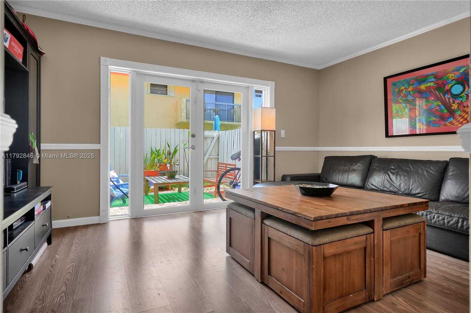 Small Image of 10194 SOUTH WEST 77TH CT, Miami Number 3