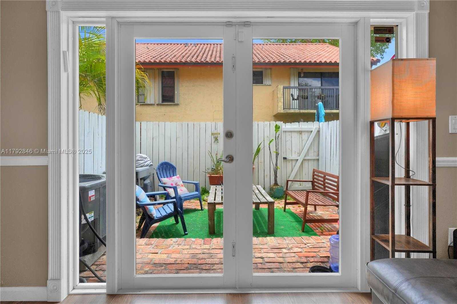 Small Image of 10194 SOUTH WEST 77TH CT, Miami Number 5
