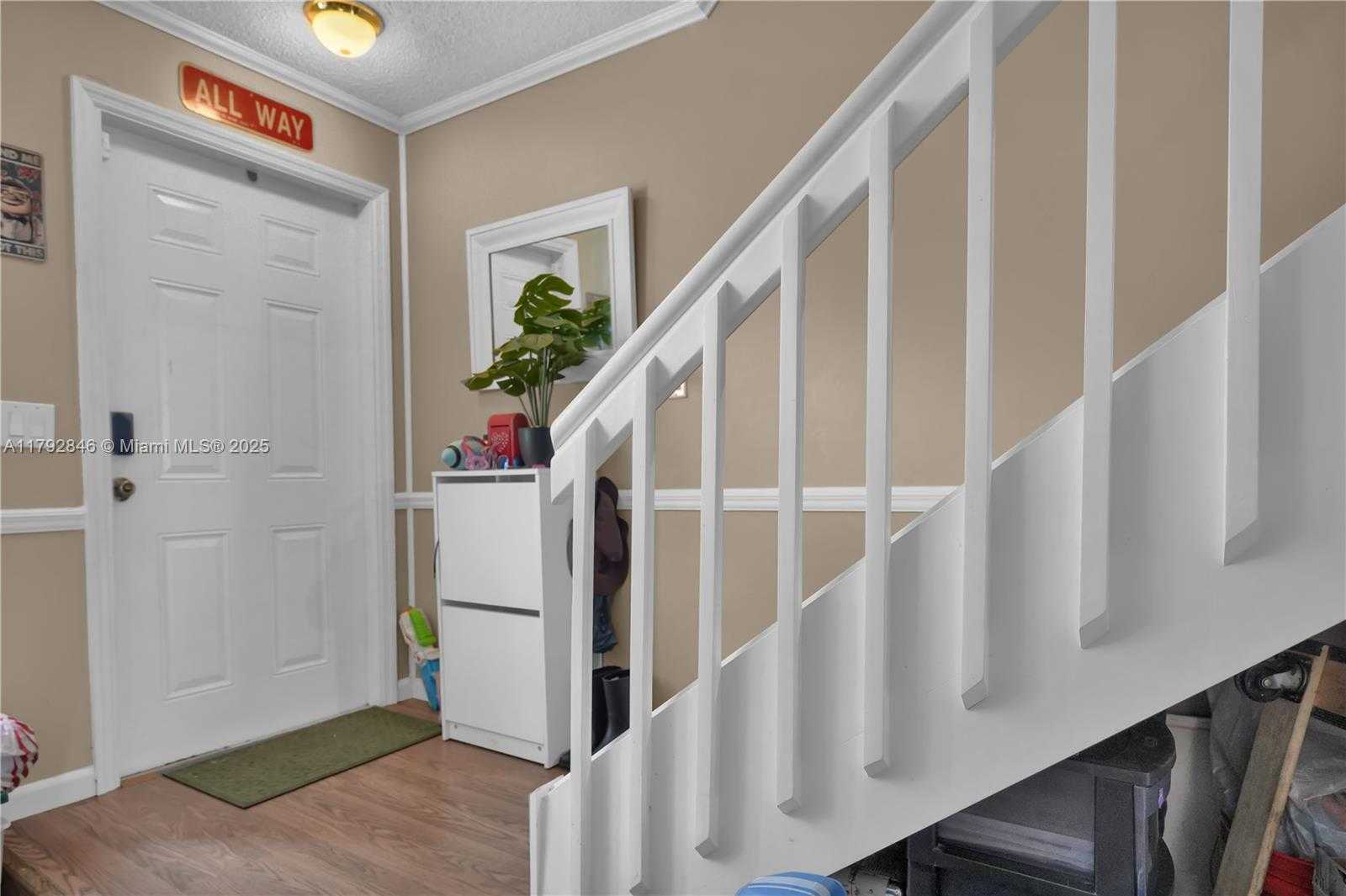 Small Image of 10194 SOUTH WEST 77TH CT, Miami Number 8