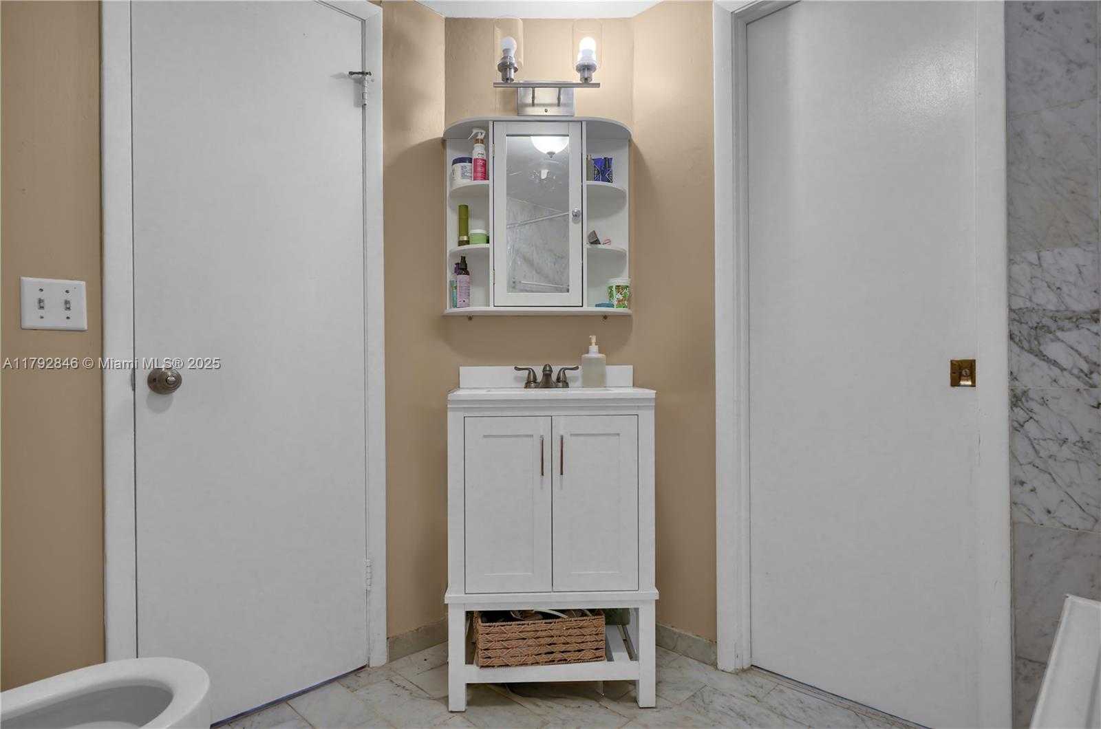 Small Image of 10194 SOUTH WEST 77TH CT, Miami Number 9