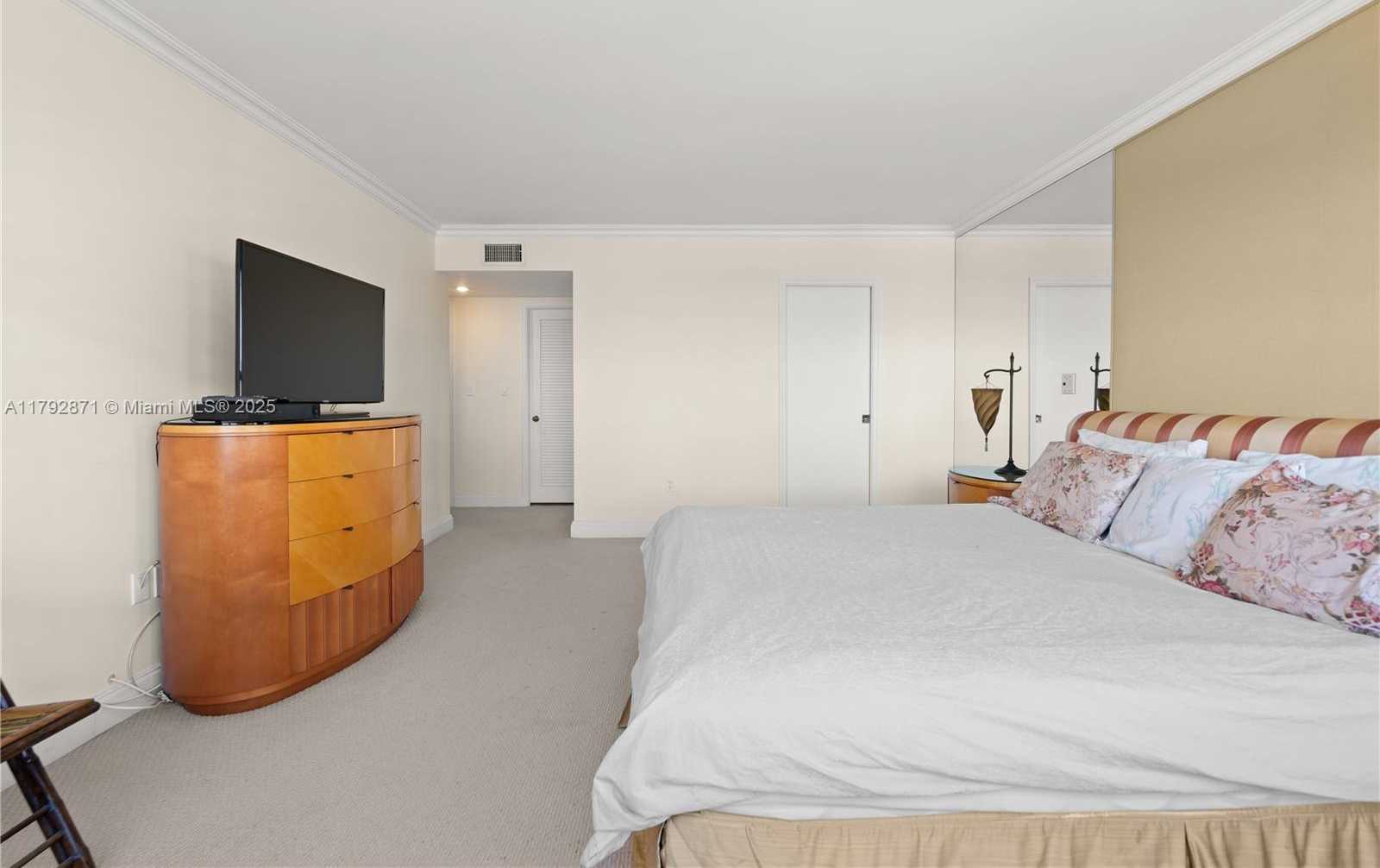 Small Image of 3 GROVE ISLE DR #C1108, Miami Number 14