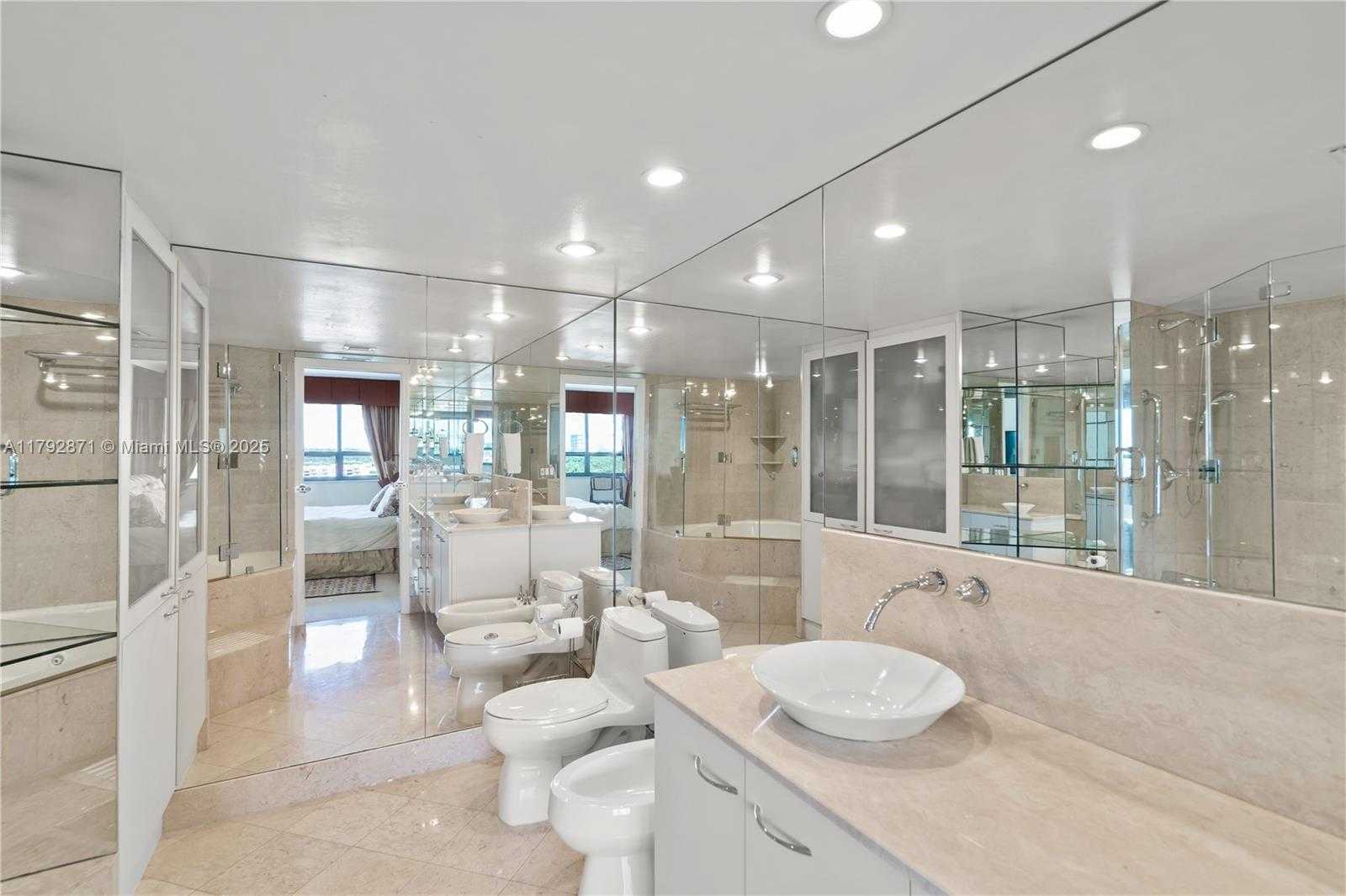 Small Image of 3 GROVE ISLE DR #C1108, Miami Number 15