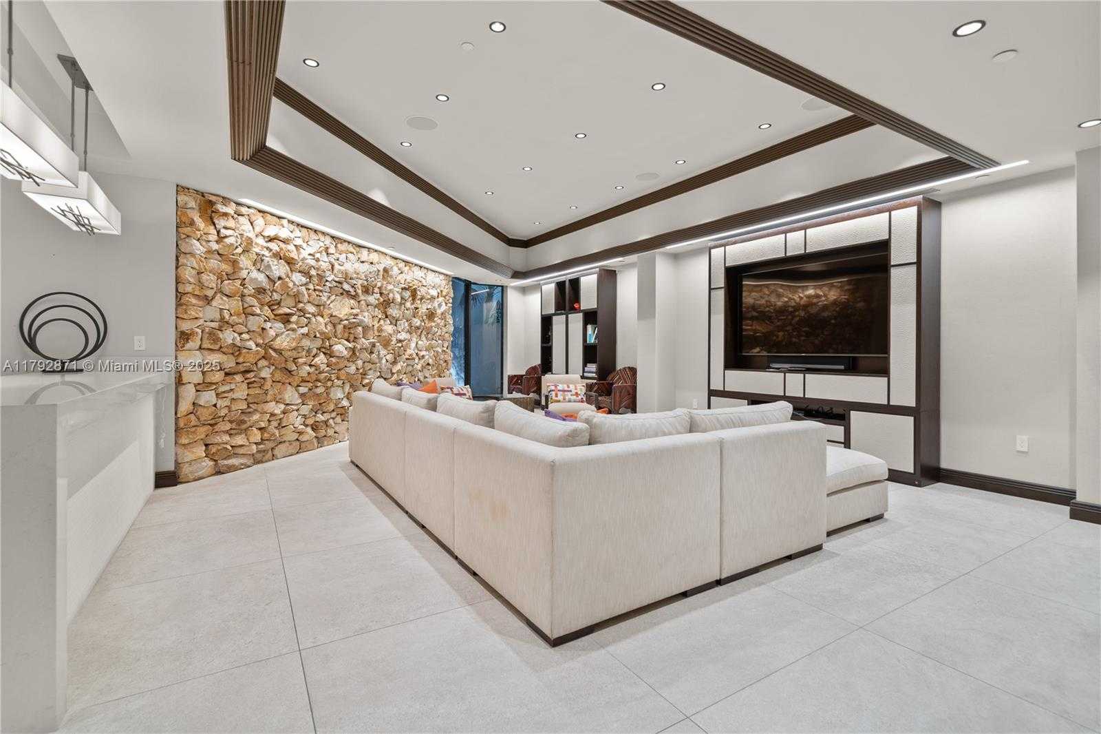 Small Image of 3 GROVE ISLE DR #C1108, Miami Number 25
