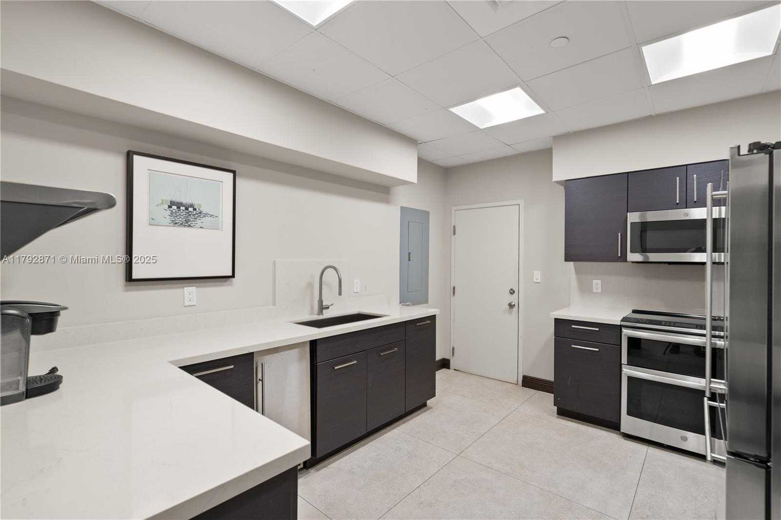Small Image of 3 GROVE ISLE DR #C1108, Miami Number 27
