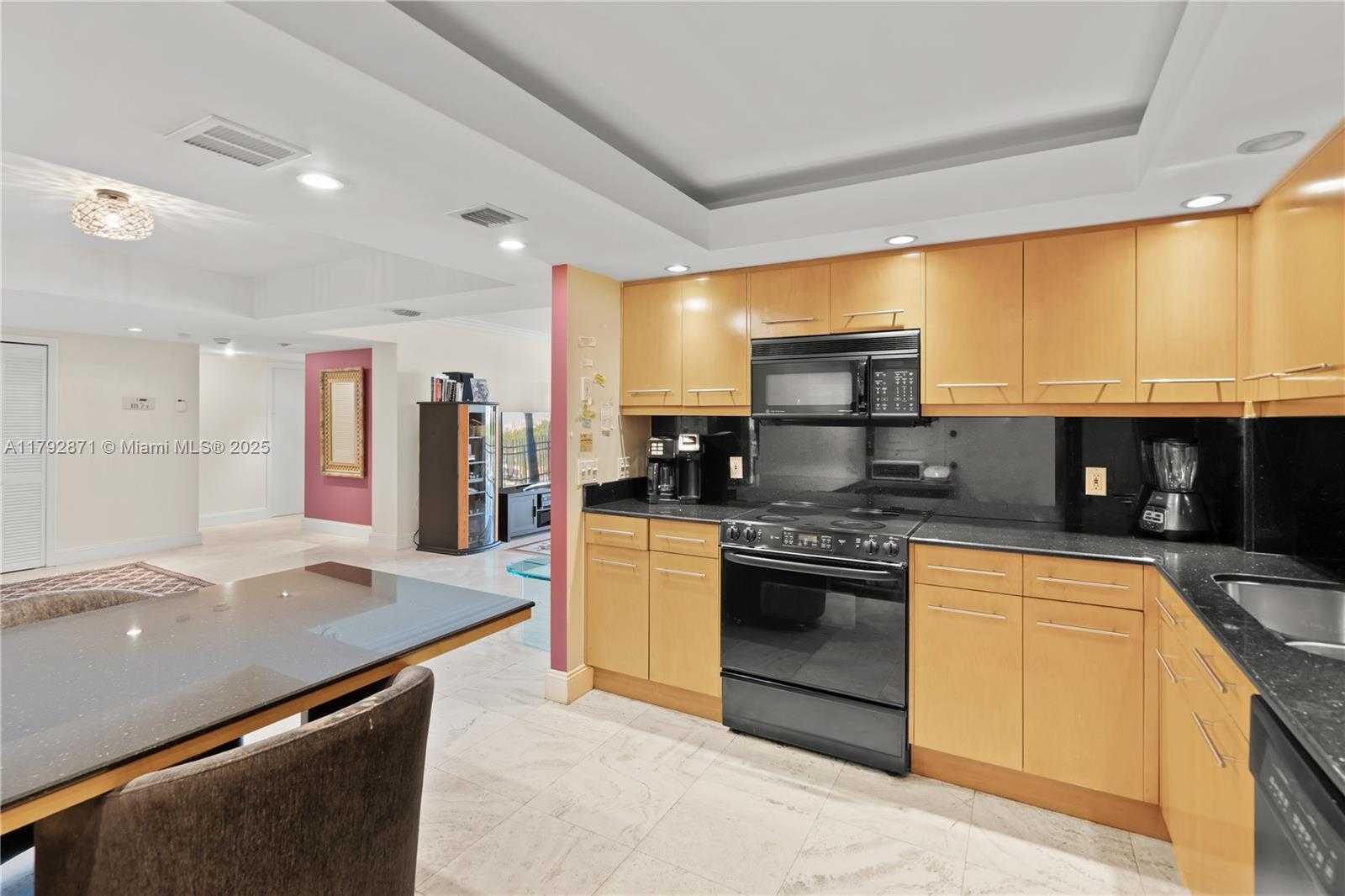 Small Image of 3 GROVE ISLE DR #C1108, Miami Number 5