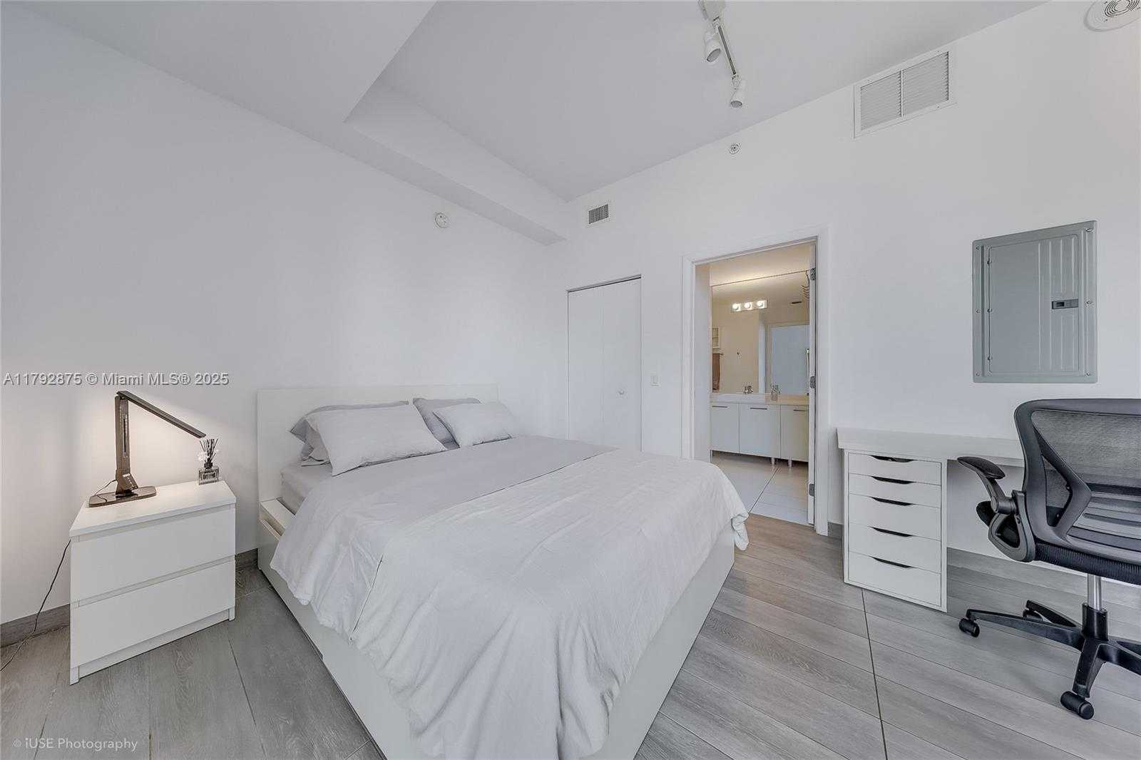Small Image of 151 SOUTH EAST 1ST ST #1706, Miami Number 6