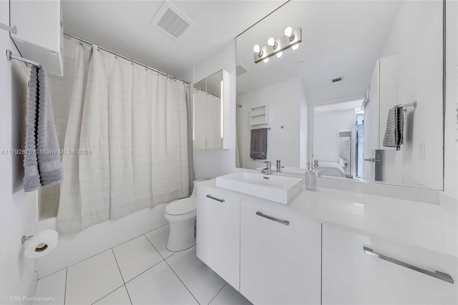 Small Image of 151 SOUTH EAST 1ST ST #1706, Miami Number 8