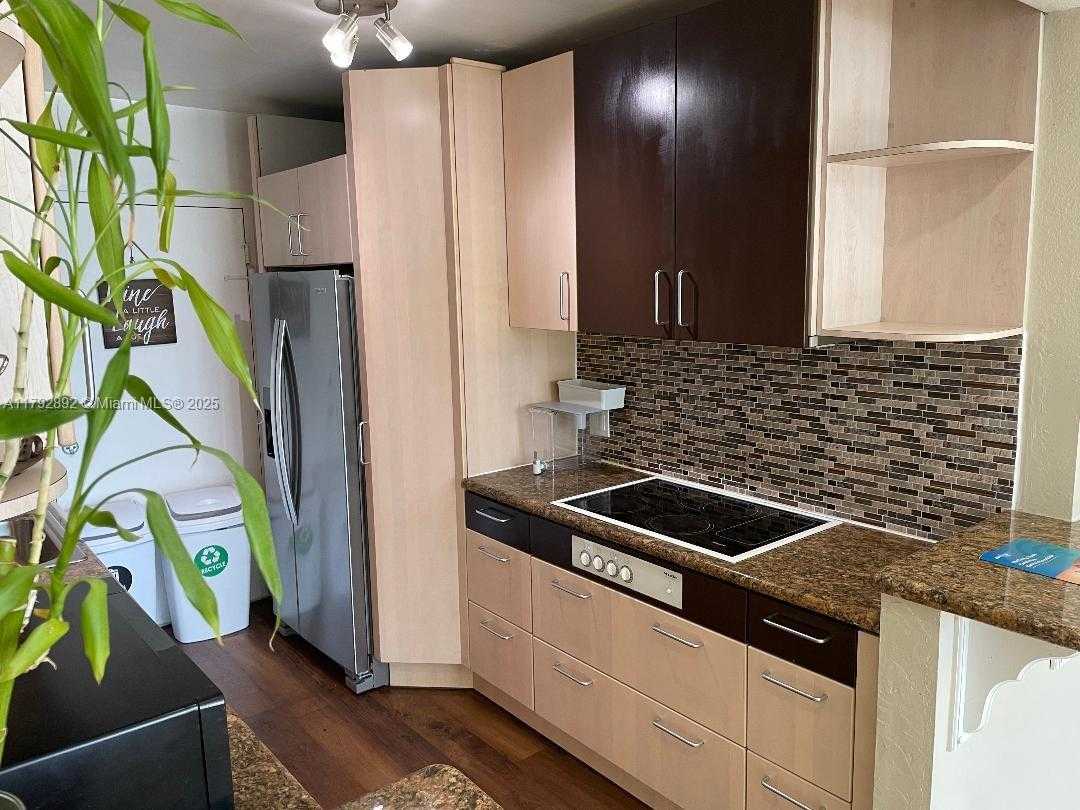 Small Image of 5401 COLLINS AVE #614, Miami Beach Number 28