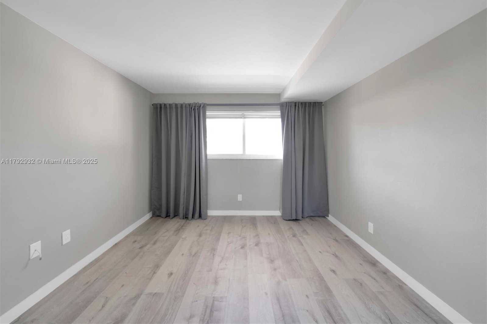 Small Image of 200 GALEN DR #308, Key Biscayne Number 16