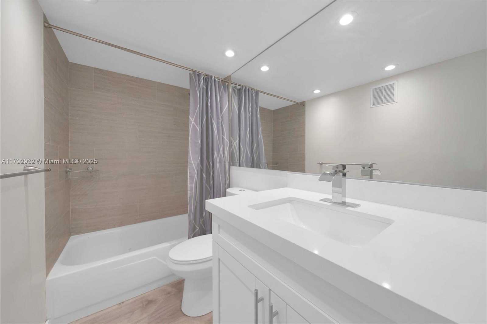 Small Image of 200 GALEN DR #308, Key Biscayne Number 17