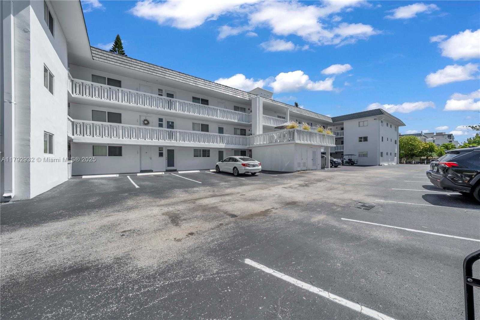 Small Image of 200 GALEN DR #308, Key Biscayne Number 28