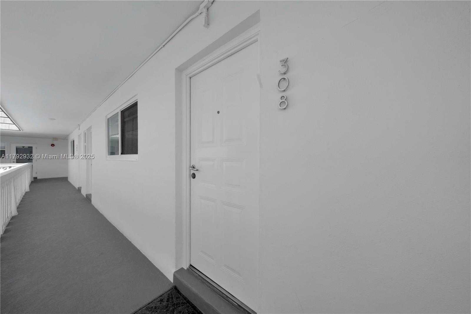 Small Image of 200 GALEN DR #308, Key Biscayne Number 3