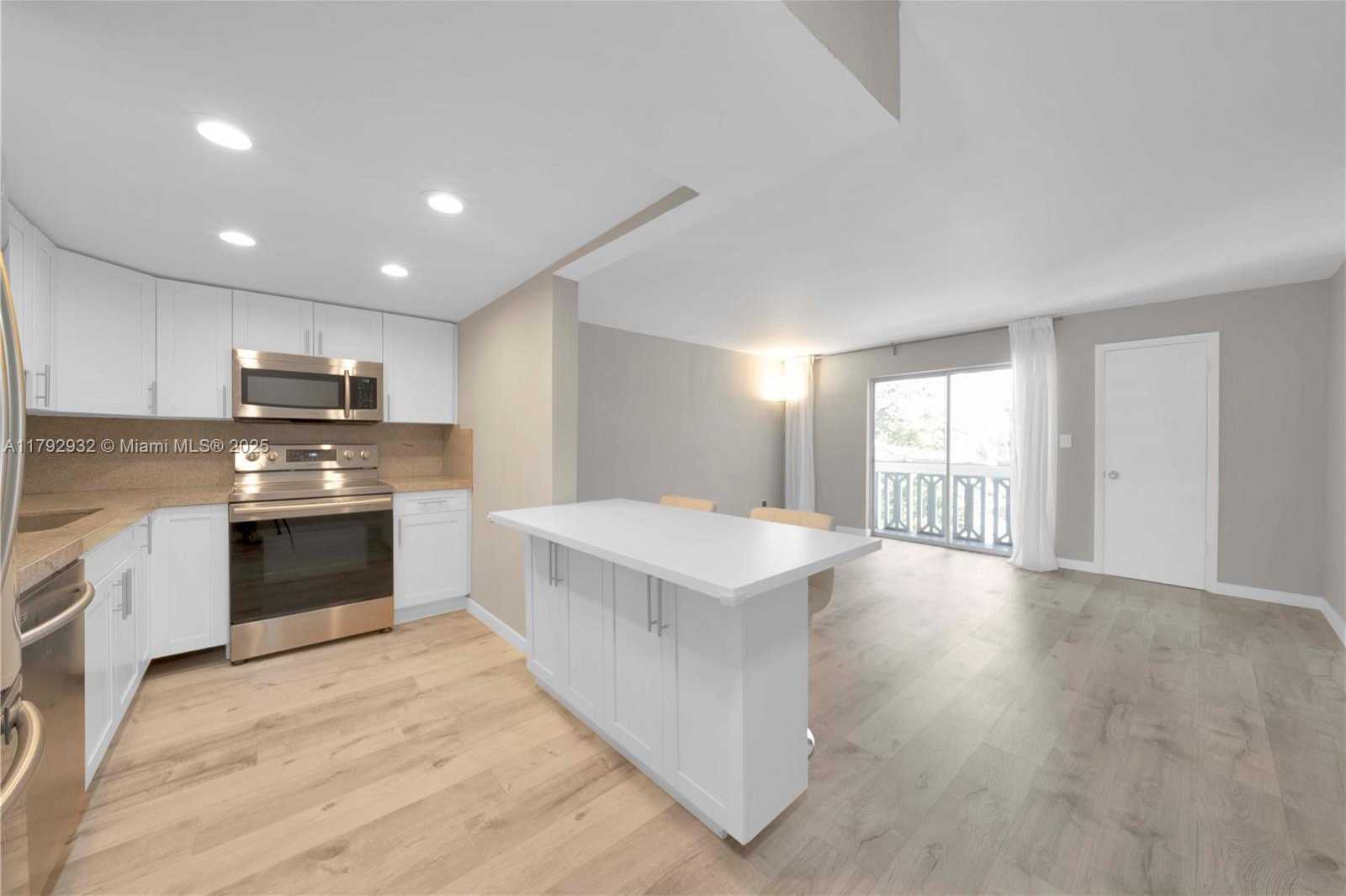 Small Image of 200 GALEN DR #308, Key Biscayne Number 4