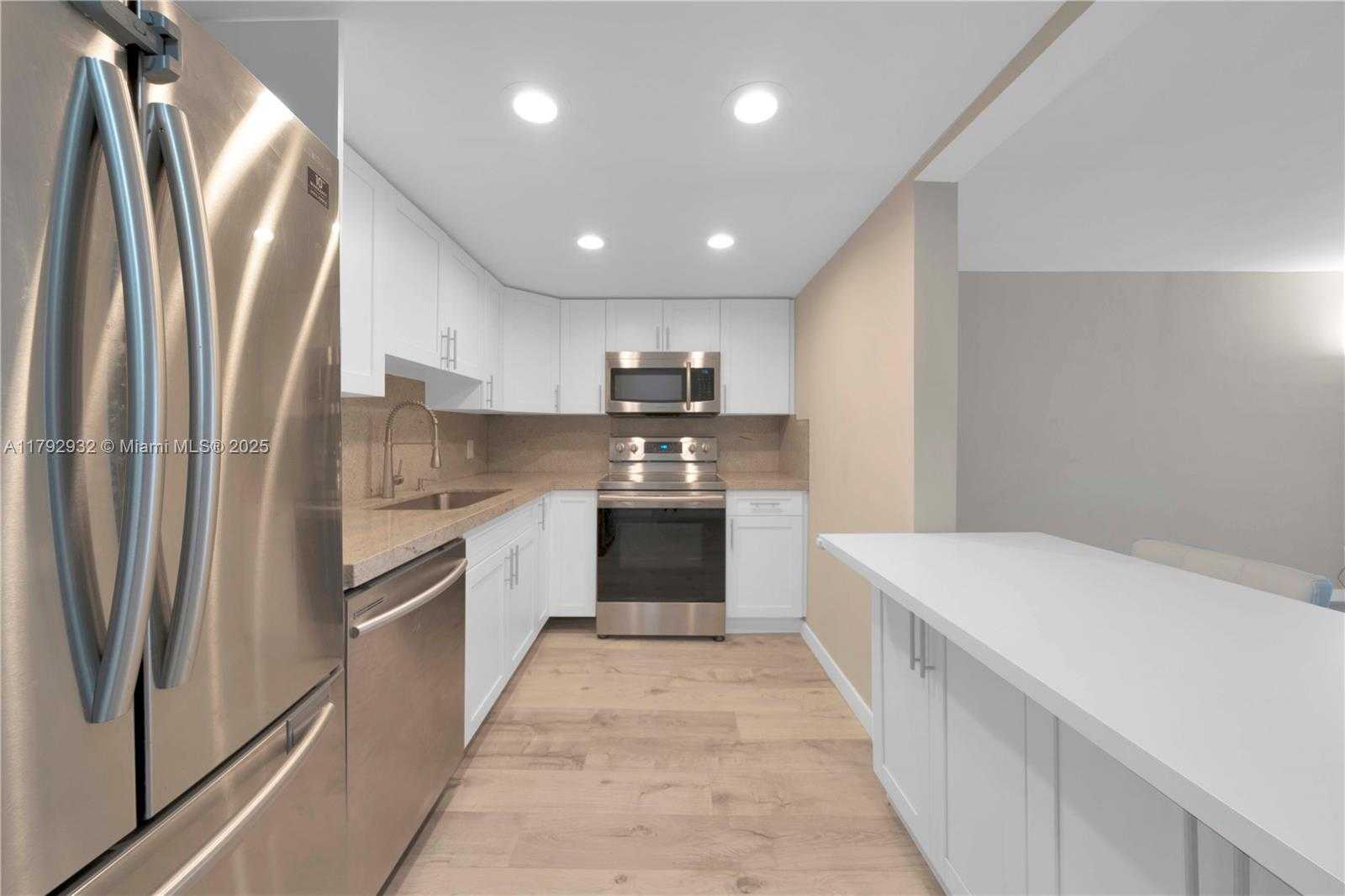 Small Image of 200 GALEN DR #308, Key Biscayne Number 5