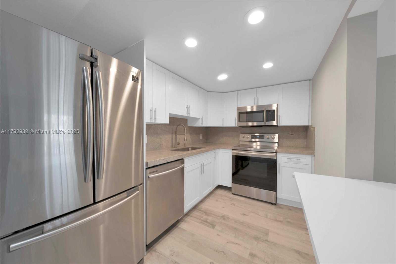 Small Image of 200 GALEN DR #308, Key Biscayne Number 6