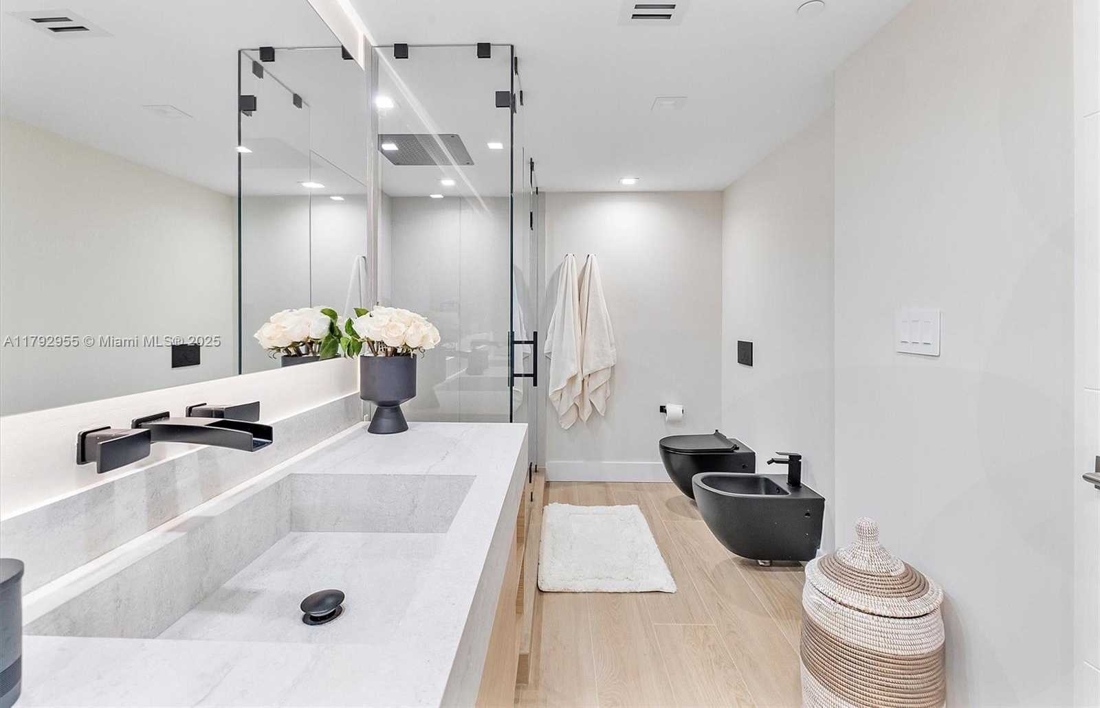 Small Image of 2127 BRICKELL AVE #2704, Miami Number 17