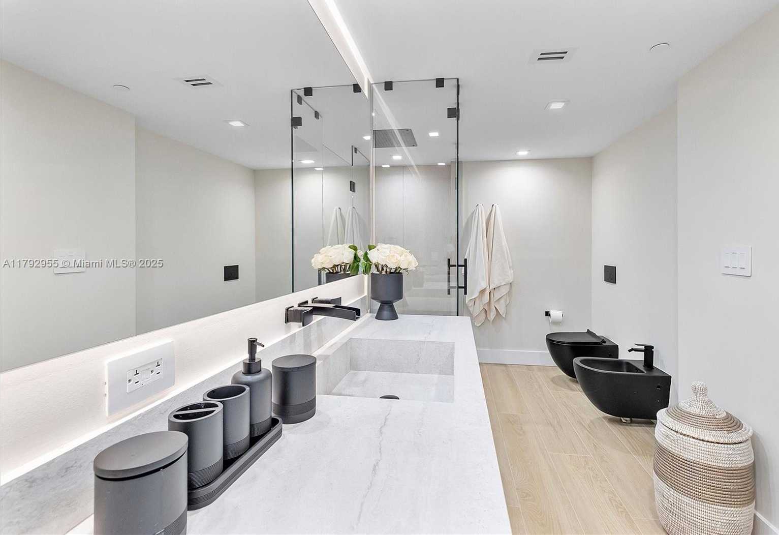 Small Image of 2127 BRICKELL AVE #2704, Miami Number 18