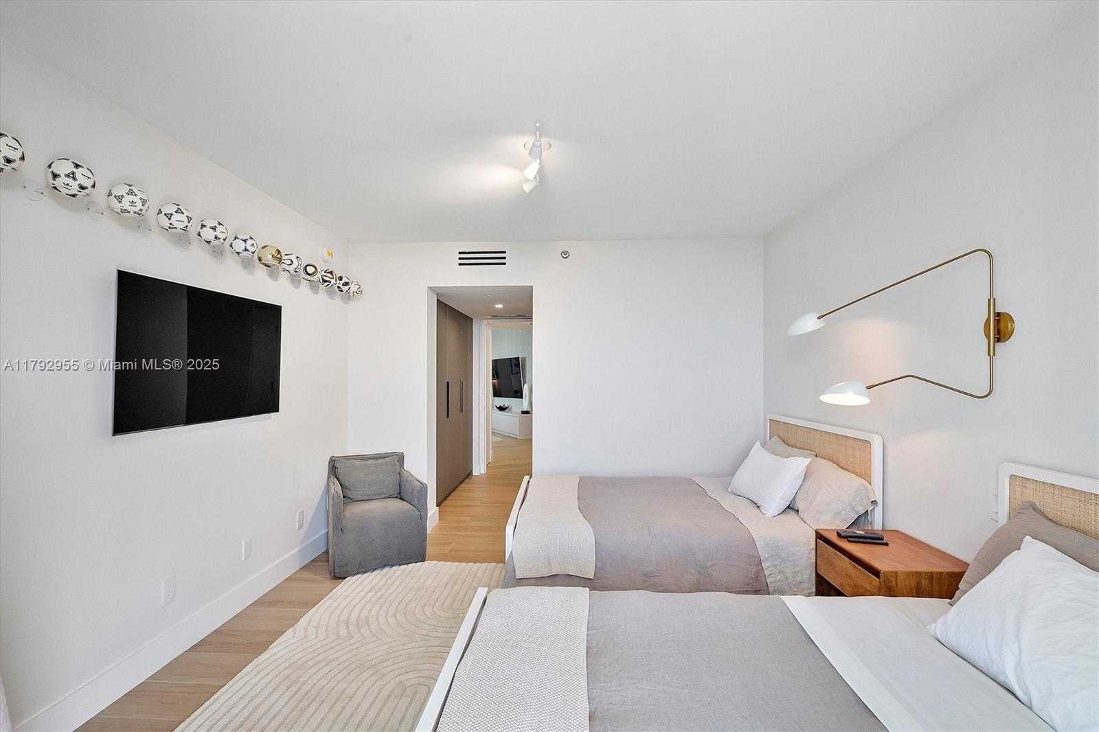 Small Image of 2127 BRICKELL AVE #2704, Miami Number 20