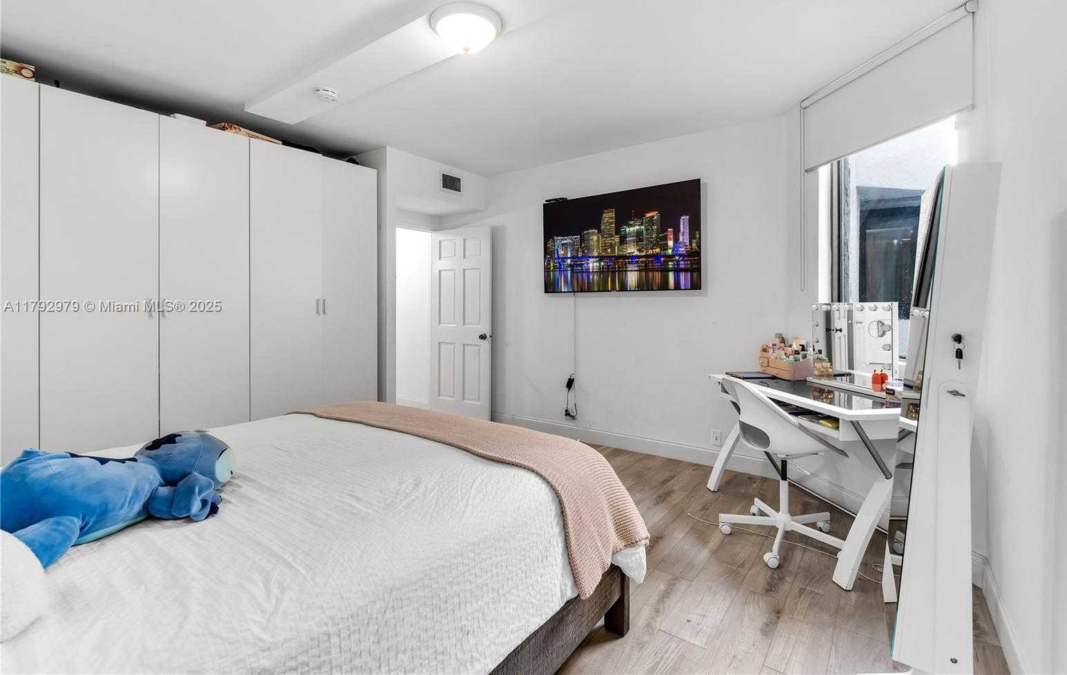 Small Image of 121 CRANDON BLVD #256, Key Biscayne Number 14