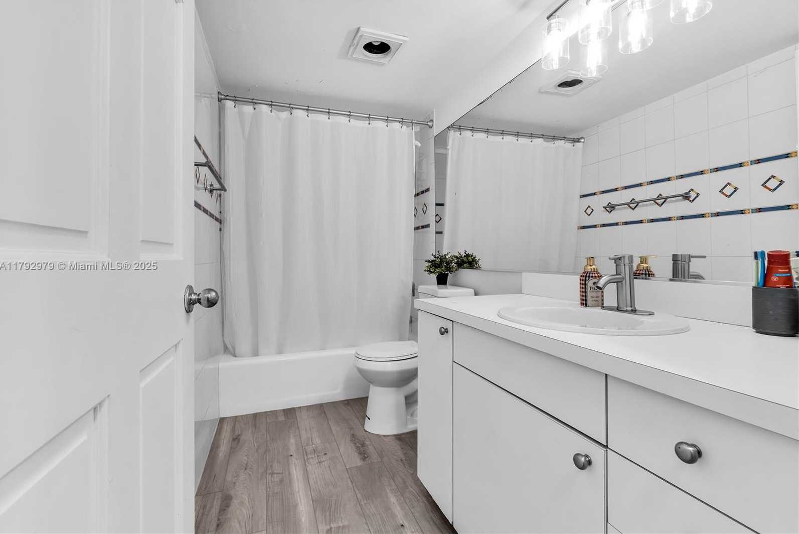 Small Image of 121 CRANDON BLVD #256, Key Biscayne Number 16