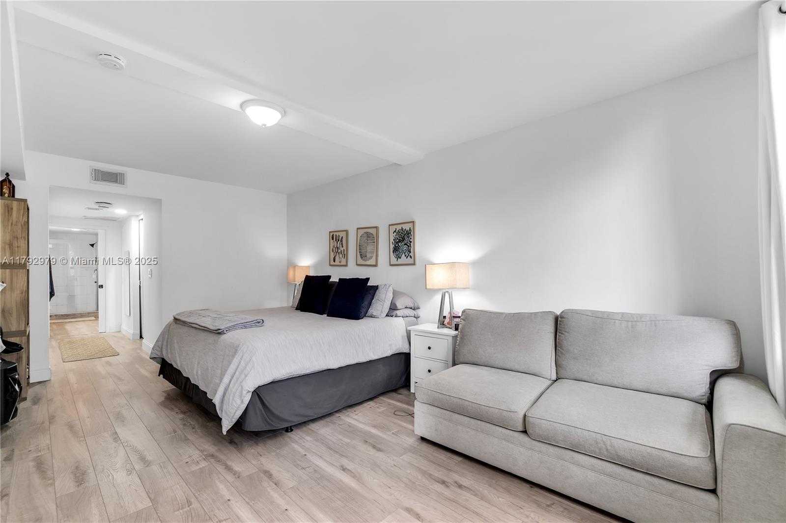 Small Image of 121 CRANDON BLVD #256, Key Biscayne Number 17