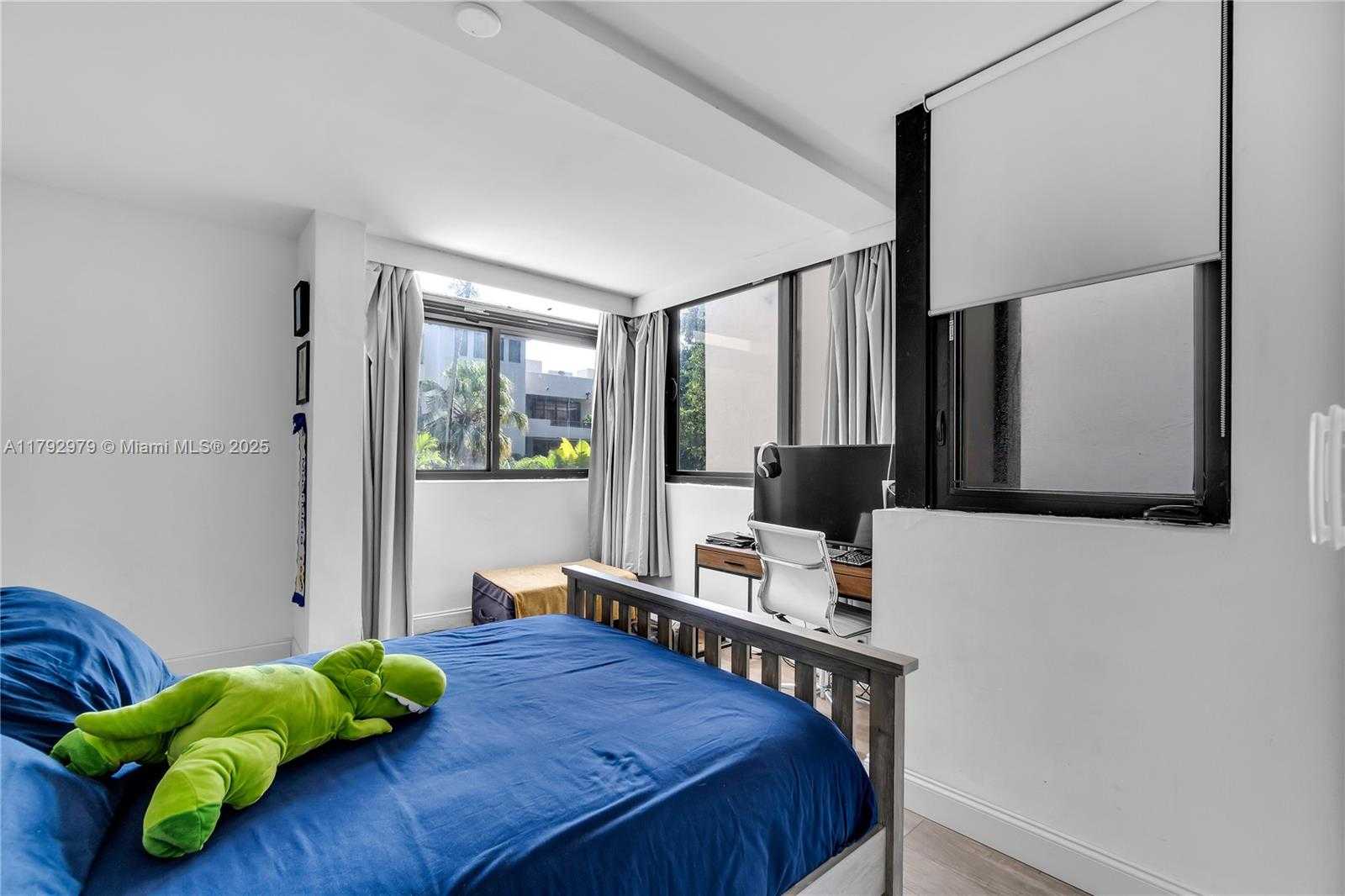 Small Image of 121 CRANDON BLVD #256, Key Biscayne Number 25