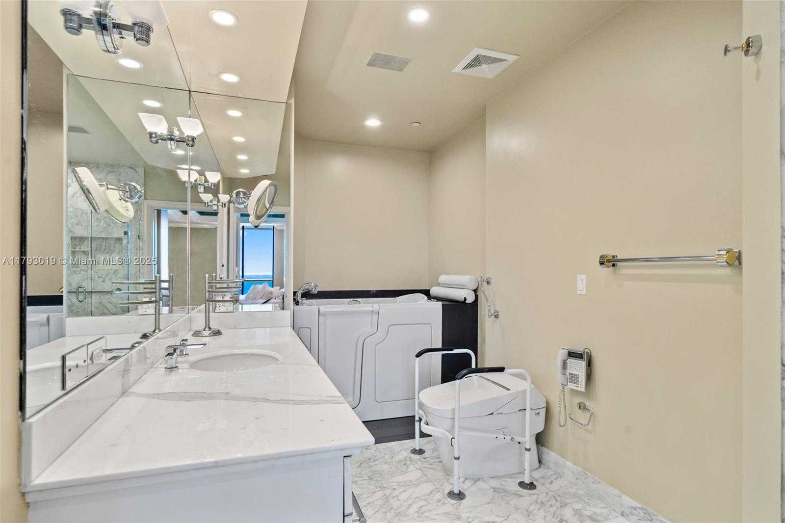 Small Image of 9999 COLLINS AVE #PH3D, Bal Harbour Number 32
