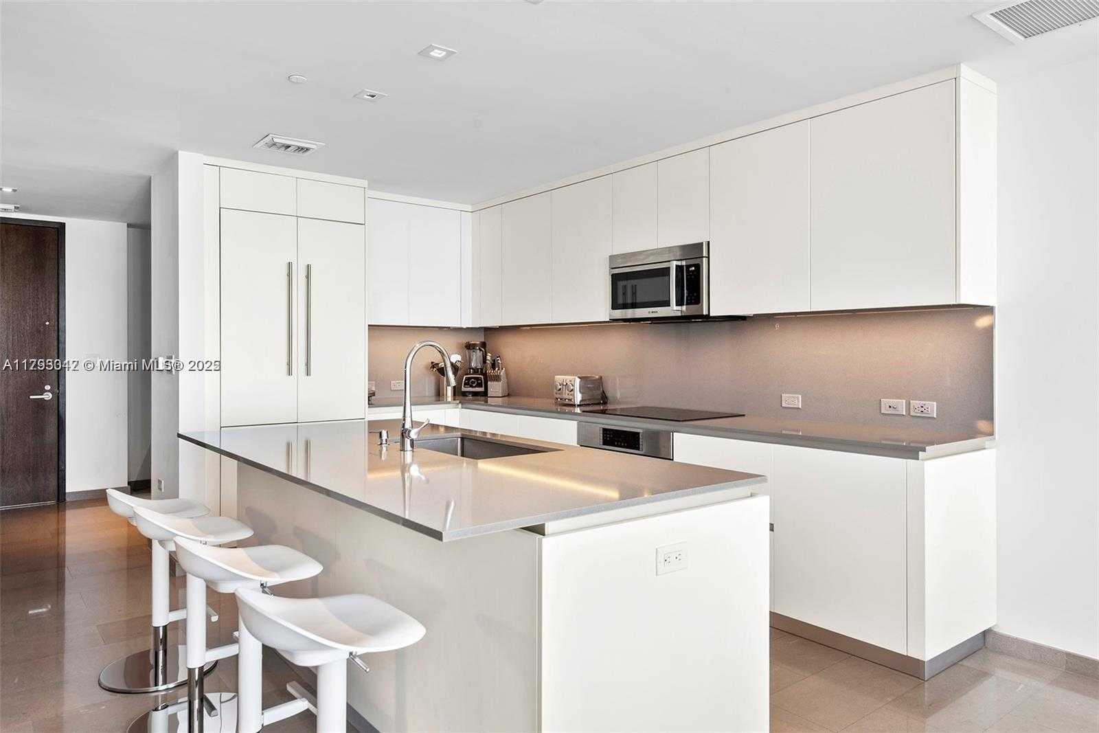 Small Image of 68 SOUTH EAST 6TH ST #3703, Miami Number 12