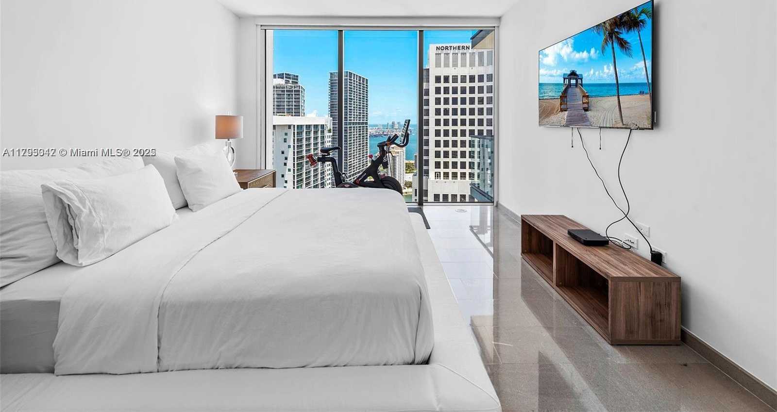 Small Image of 68 SOUTH EAST 6TH ST #3703, Miami Number 14