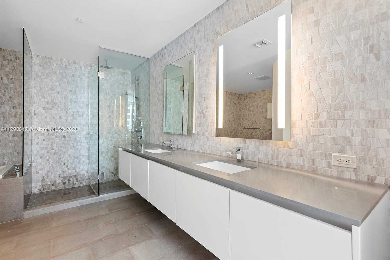 Small Image of 68 SOUTH EAST 6TH ST #3703, Miami Number 2
