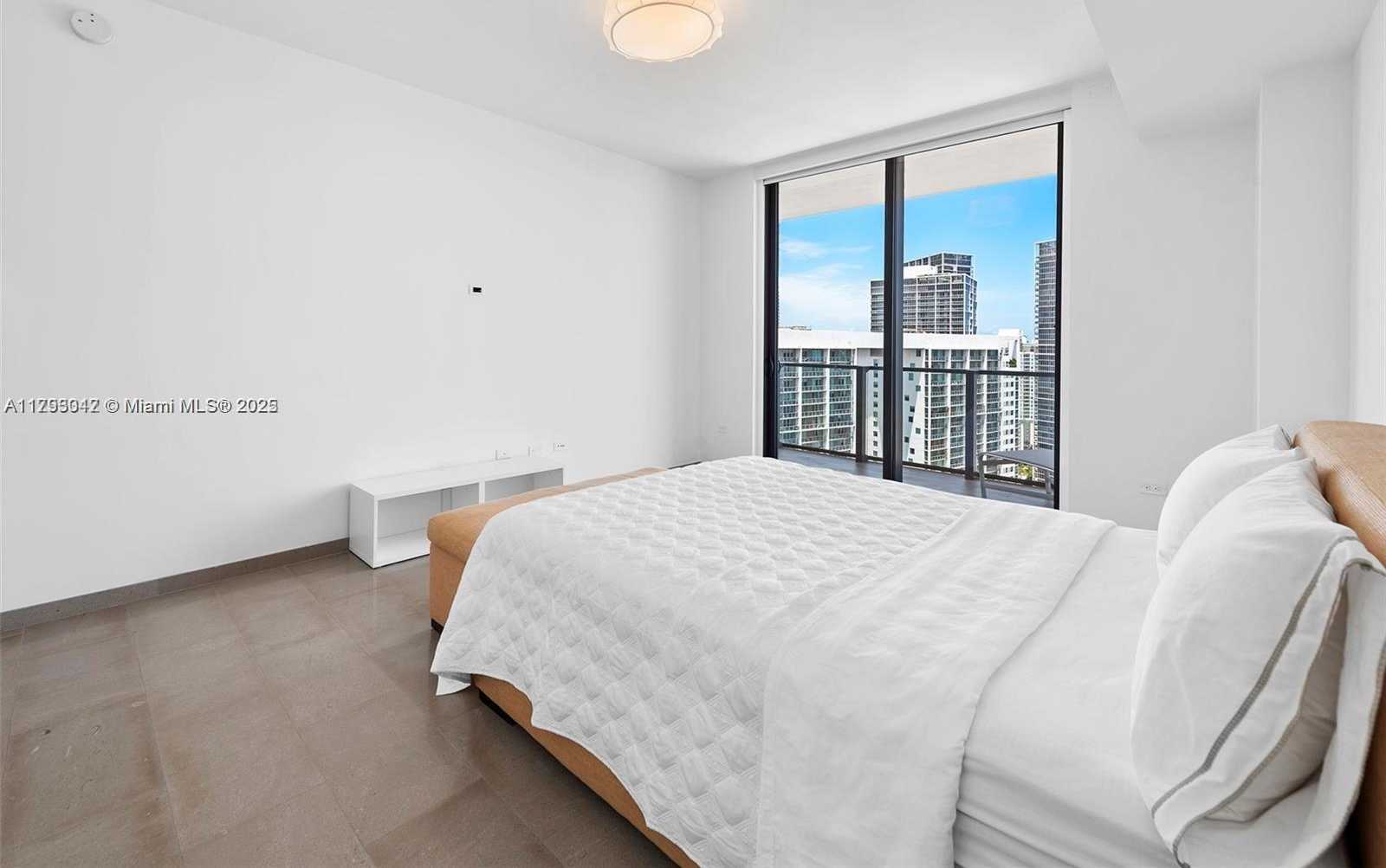 Small Image of 68 SOUTH EAST 6TH ST #3703, Miami Number 24