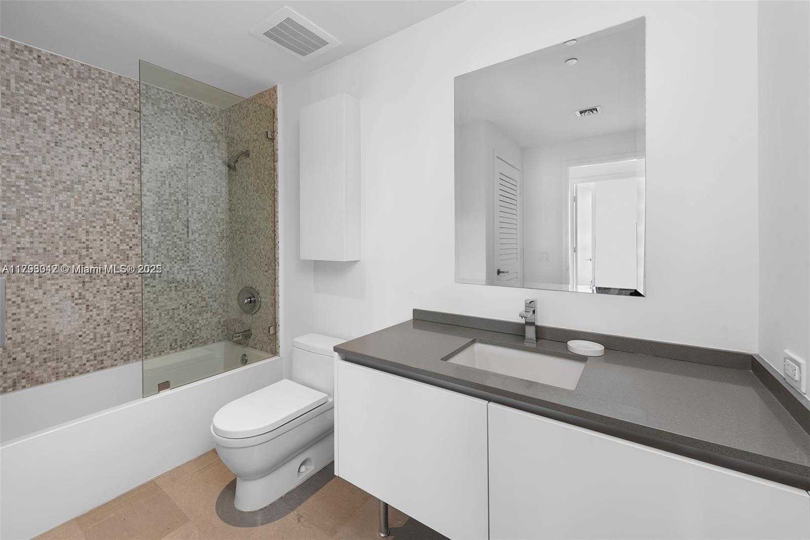 Small Image of 68 SOUTH EAST 6TH ST #3703, Miami Number 7