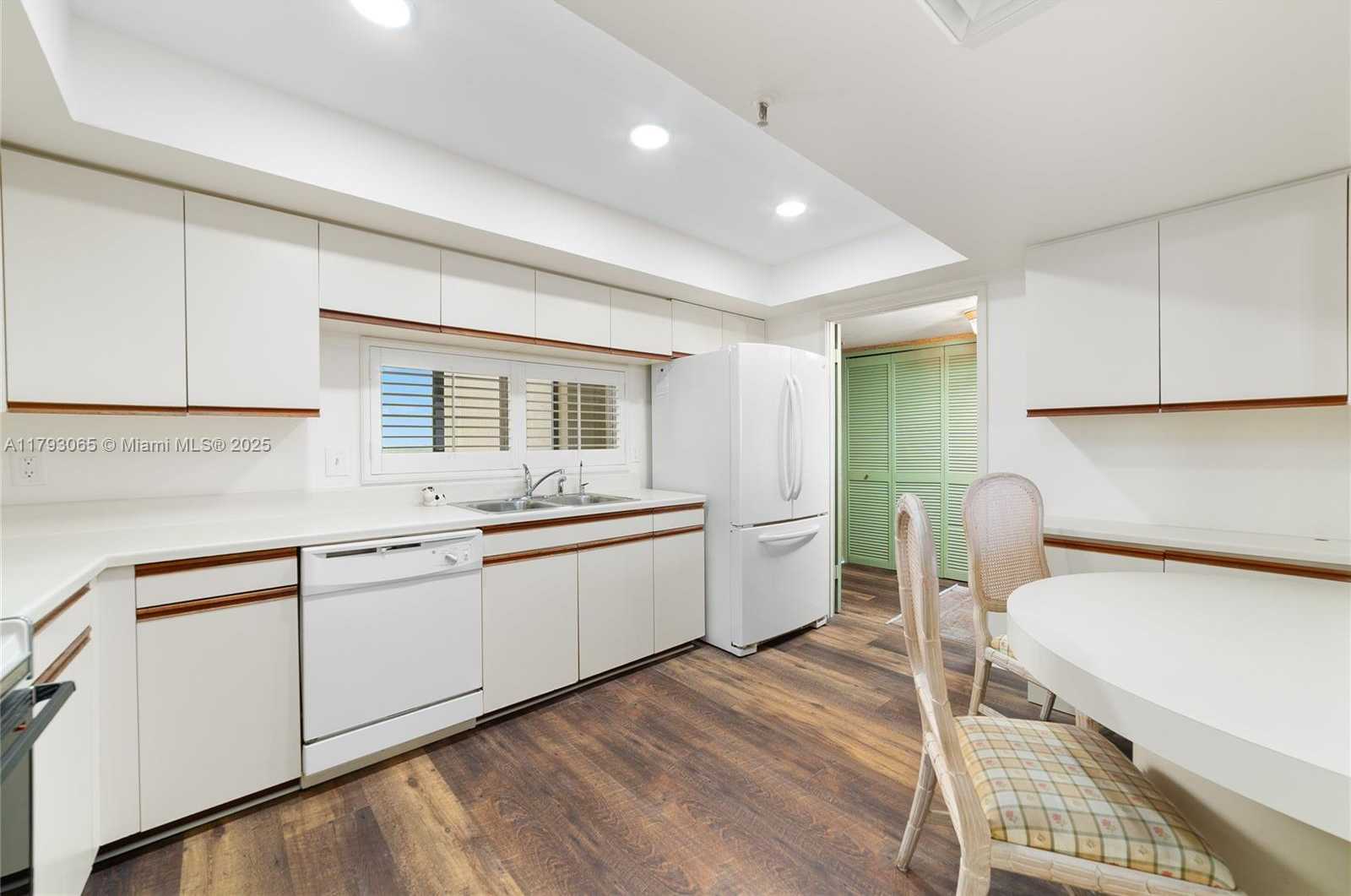 Small Image of 2450 PRESIDENTIAL WAY #1607, West Palm Beach Number 12