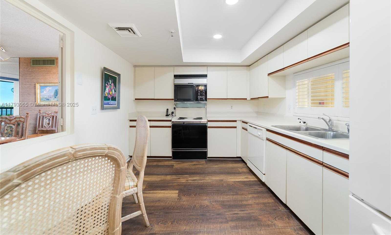 Small Image of 2450 PRESIDENTIAL WAY #1607, West Palm Beach Number 13