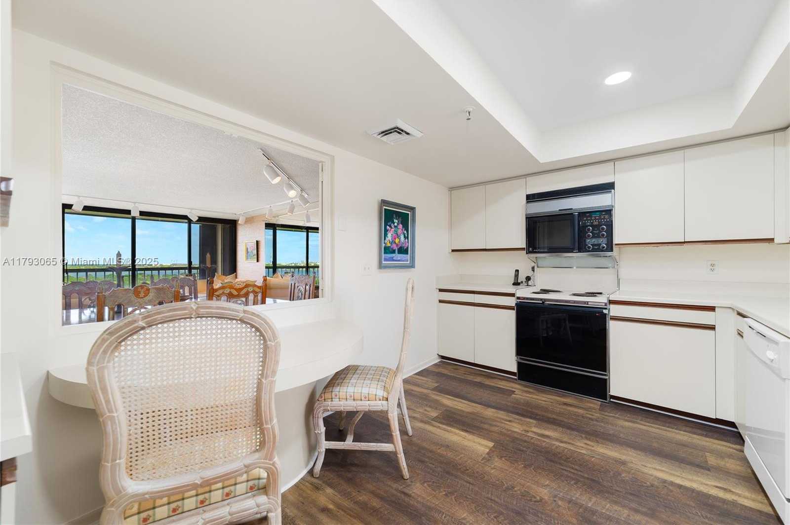 Small Image of 2450 PRESIDENTIAL WAY #1607, West Palm Beach Number 14